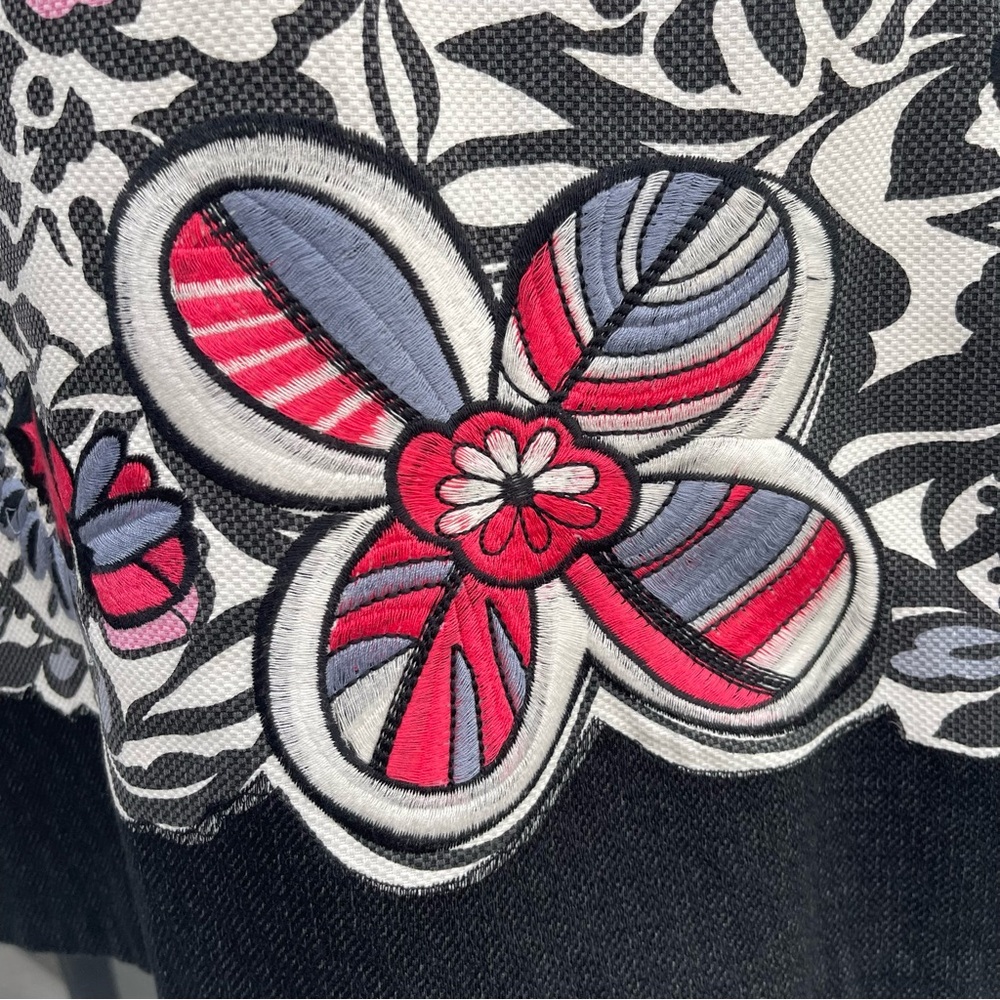 Anna Sui White/Black/Pink Embroidered Floral Short Sleeve Swing Coat (6) - Picture 3 of 16